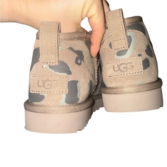 NWT Tan and Gray Boots - Picture 3 of 4